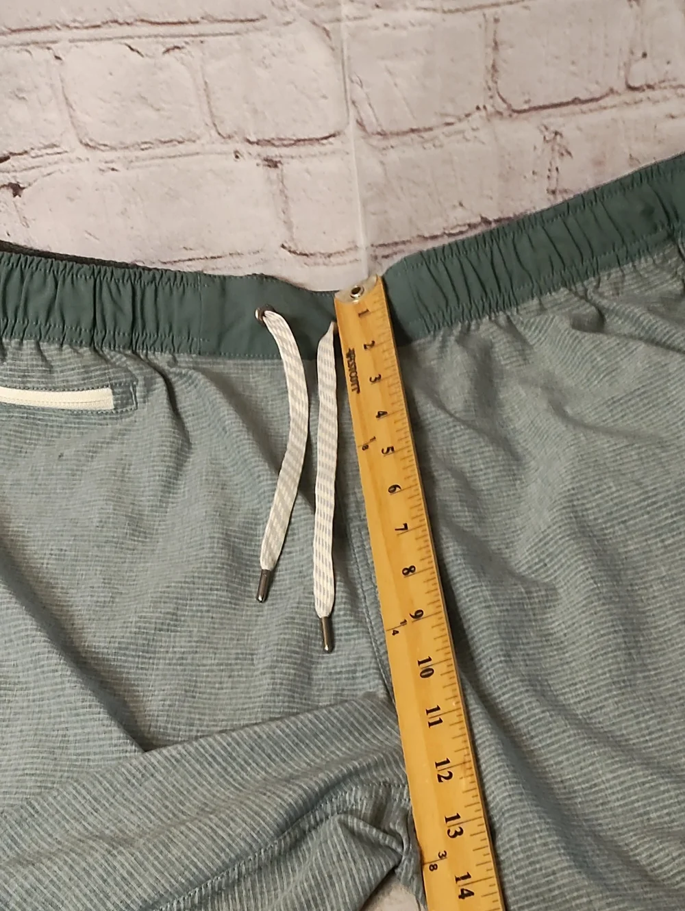 Vuori Mens XXL Banks Short Light Cloud Escape Olive Stripe Performance Running S